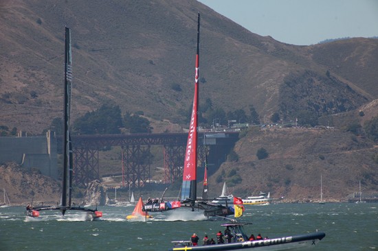 boats turning, golden gate in the background